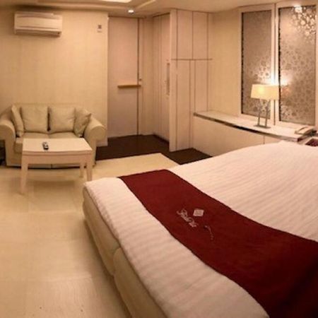 Prime Hotel Fulula プライムホテル フルーラ (Adults Only) Осака Екстериор снимка