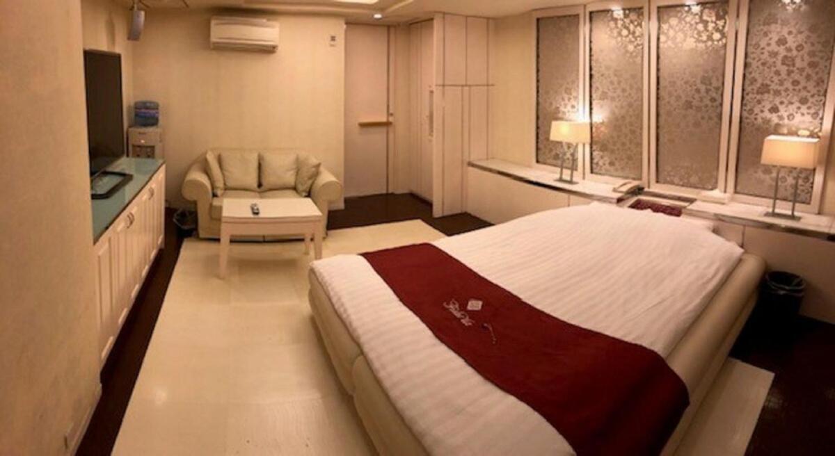 Prime Hotel Fulula プライムホテル フルーラ (Adults Only) Осака Екстериор снимка